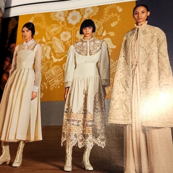 New Dior Magazine, Winter 2022 Issue 40, Coffee Table Book - Picture 4 of 11